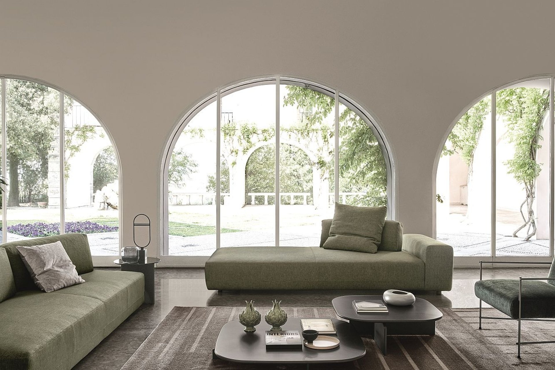 Intérieur design premium réalisé par Equerre Business — mobilier haut de gamme